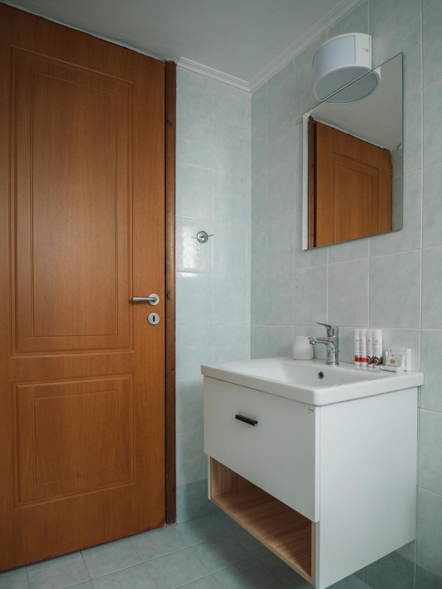 Giosifaki Hotel Vári Екстериор снимка